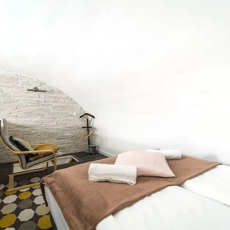 Bpr Fancy Private Dwtn Apartment